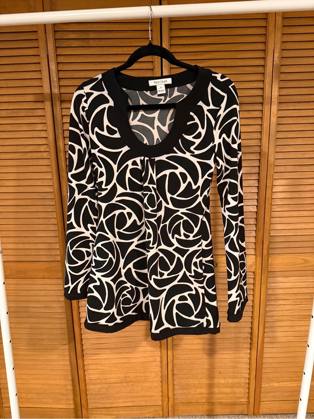 White House Black Market Abstract Rose Swirl Long Sleeve Knit Tunic Top M